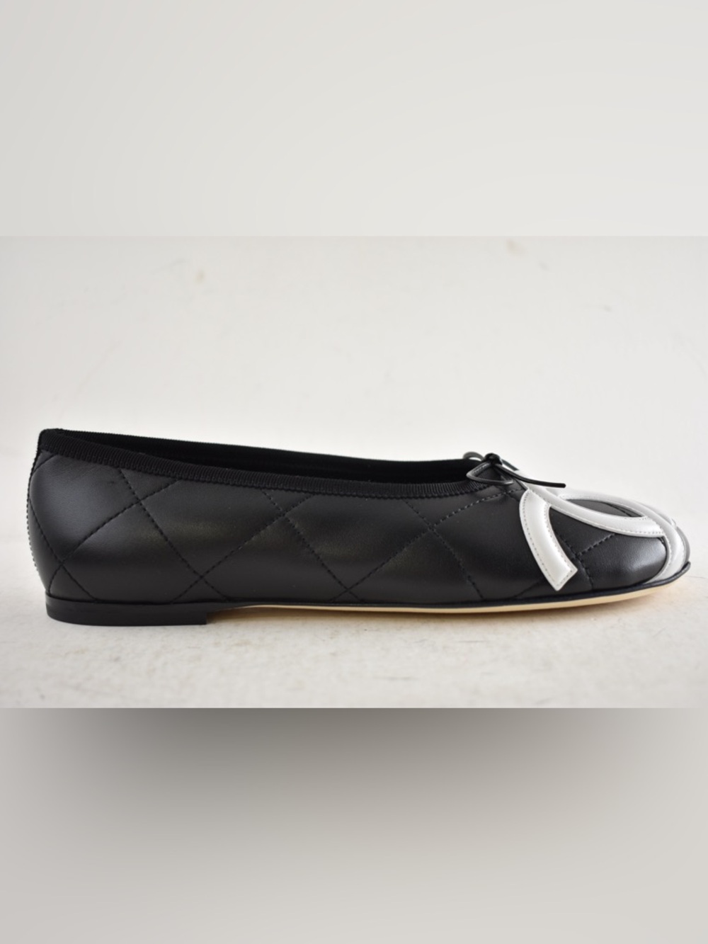 Chanel 26M Coco Beach Cambon Black White CC XL Logo Ballet Ballerina Flat 39.5 - Picture 2 of 16